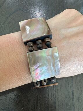 Mother of Pearl Square Bead Stretch Bracelet - Iridescent Shell